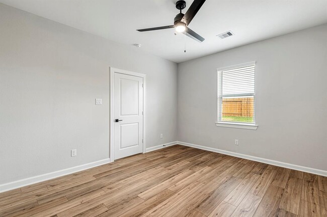 Building Photo - 15671 Honey Cv Dr
