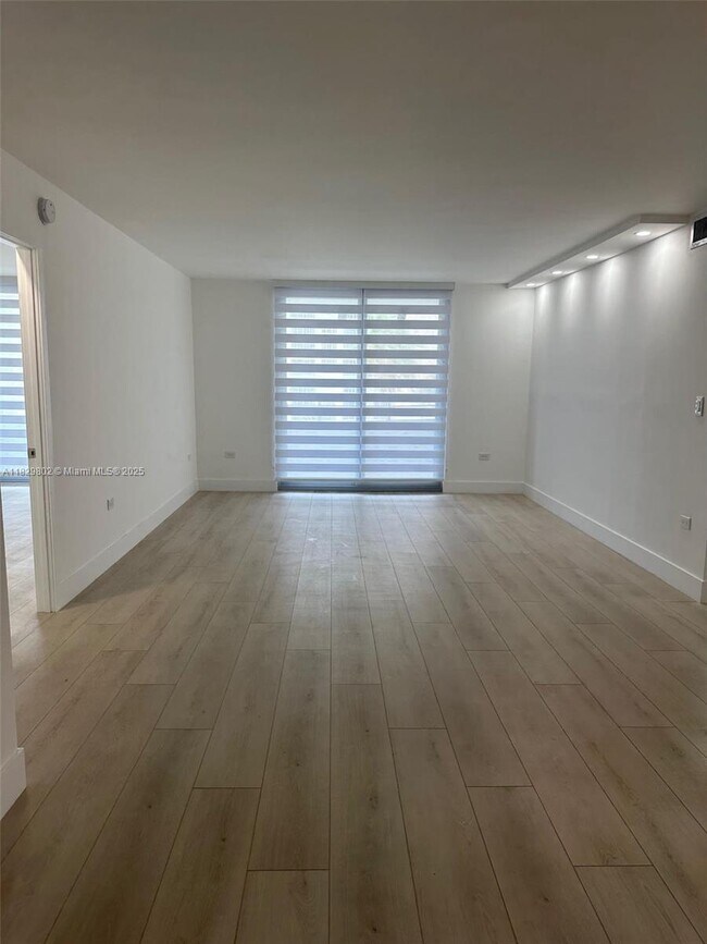 Building Photo - 5555 Collins Ave