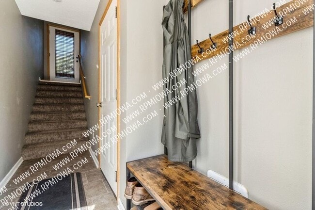 Building Photo - 15227 Alpine Dr