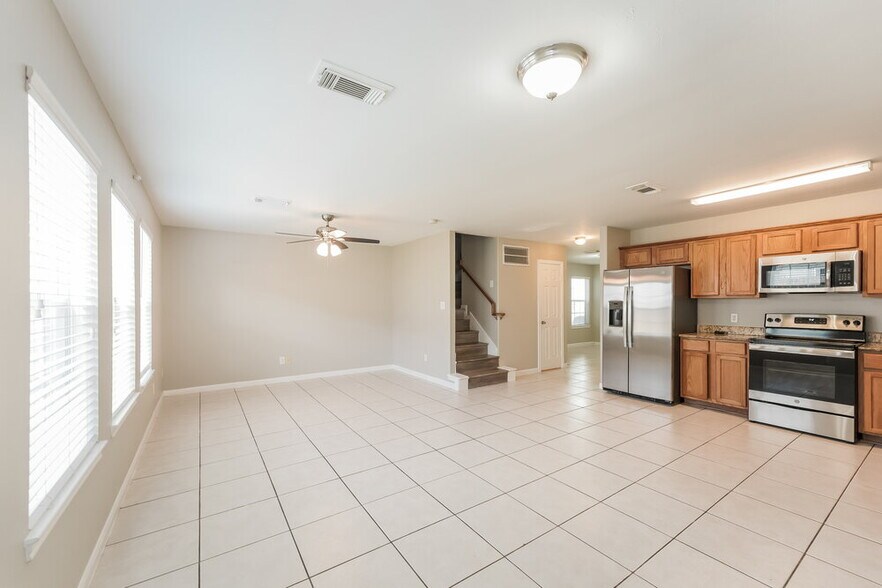 Building Photo - 4955 N Cancun Dr