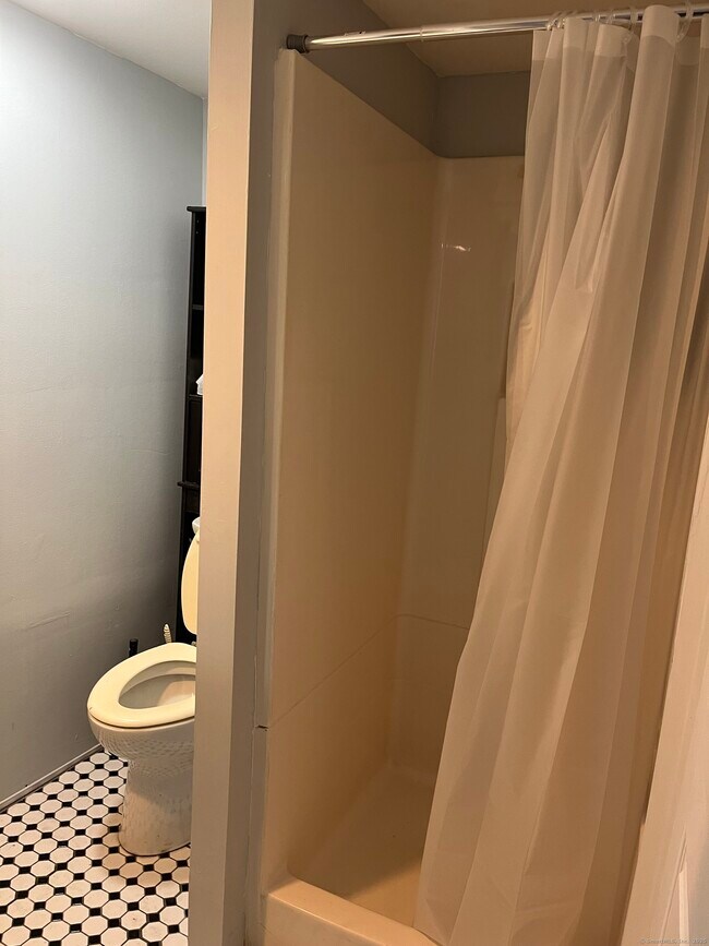 Building Photo - 1397-1399 State St