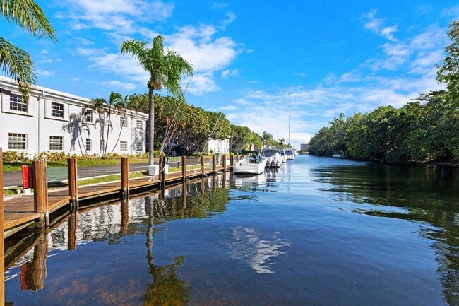 Building Photo - 6213 Bay Club Dr