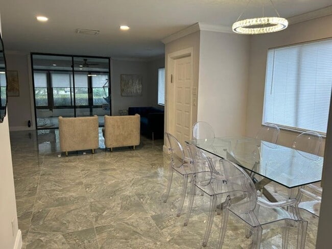 Building Photo - 7690 Lago Del Mar Dr