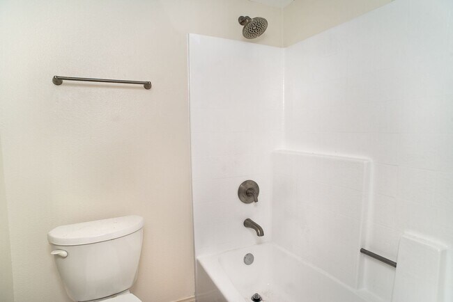 Building Photo - 5500 Owensmouth Ave