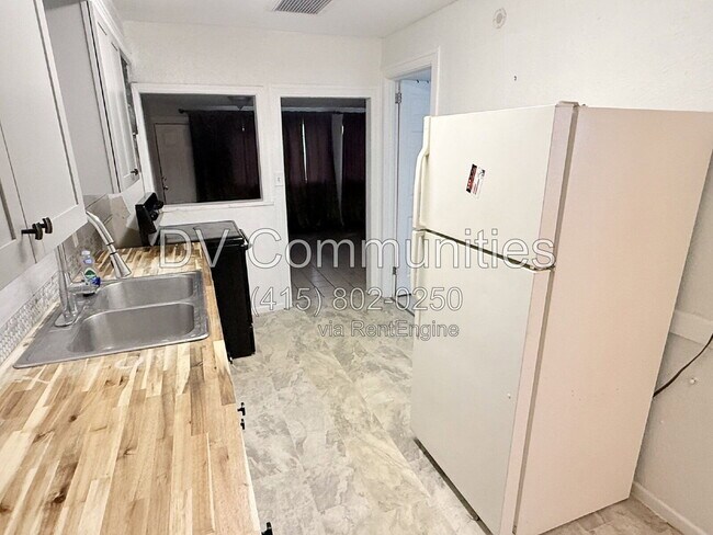 Building Photo - 776 27th Ave N