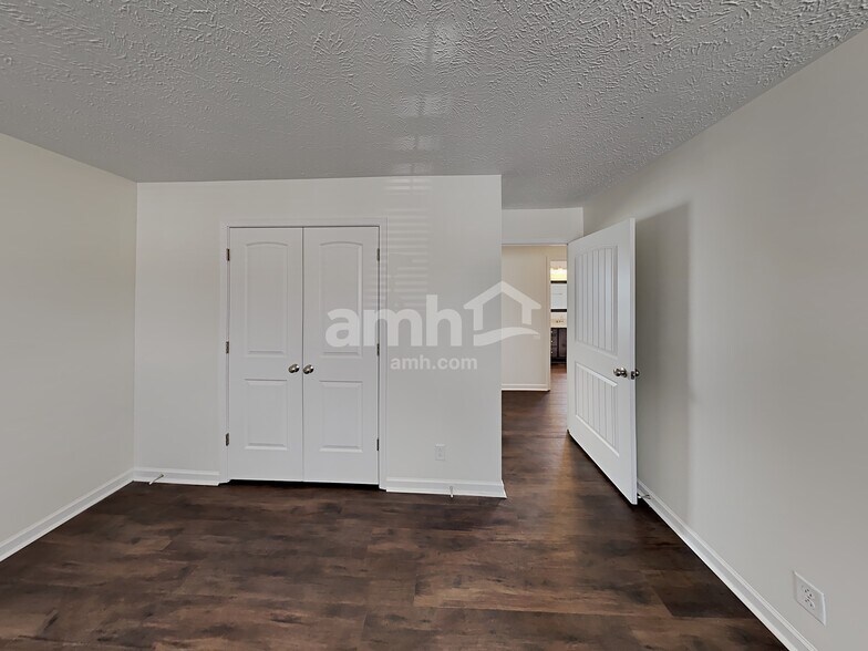 Building Photo - 1133 Halverson Dr