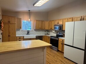 Building Photo - 580 Orion Dr