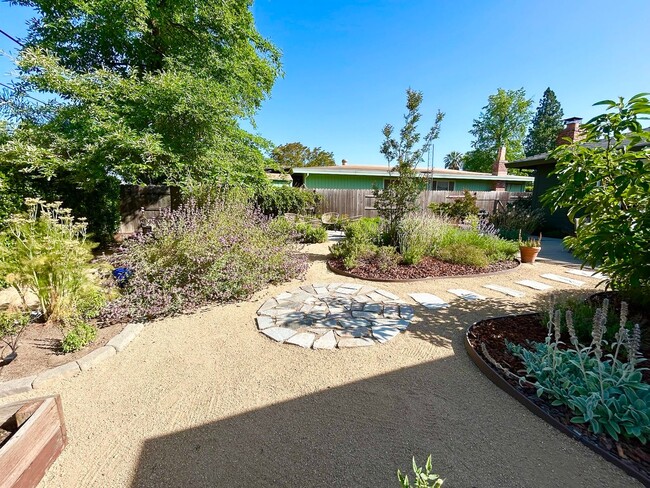 Building Photo - Beautiful Home in Lovely Community