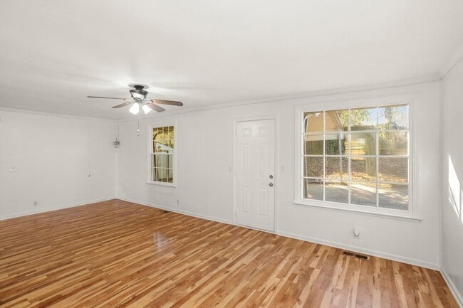 Building Photo - 5100 Colemont Dr