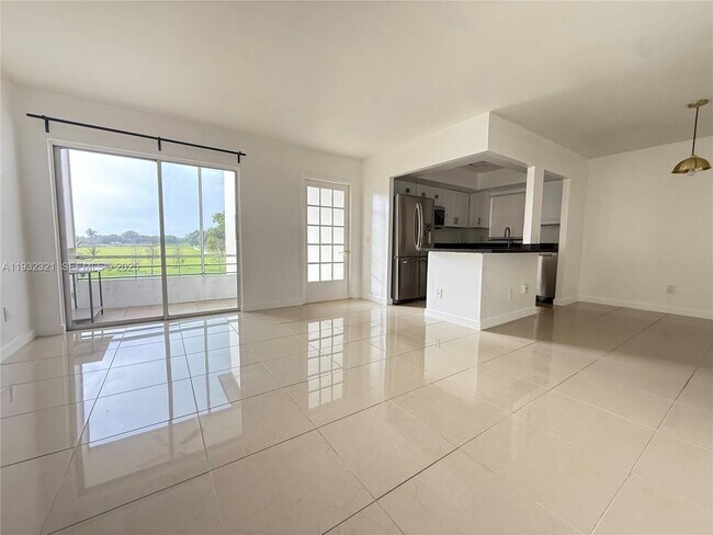 Building Photo - 2431 SW 82nd Ave