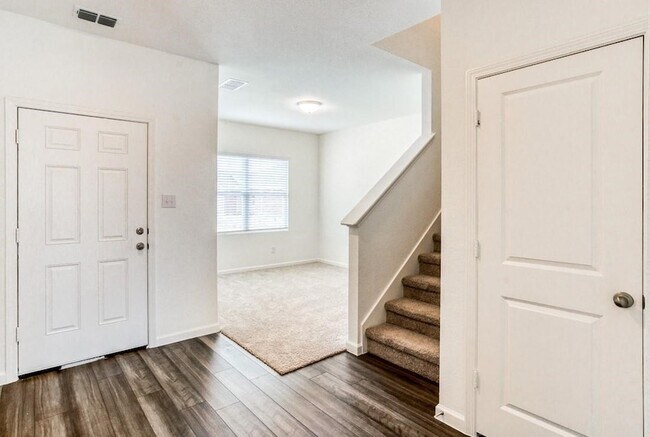 Building Photo - 720 Holly St