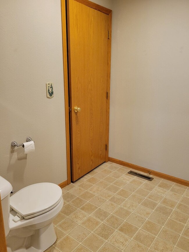 Building Photo - 3 Bedroom Twin Home