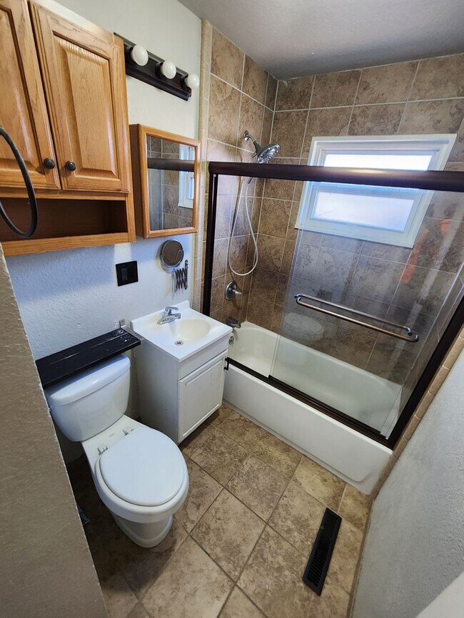 Building Photo - Charming 3-Bedroom Home Near UCCS!