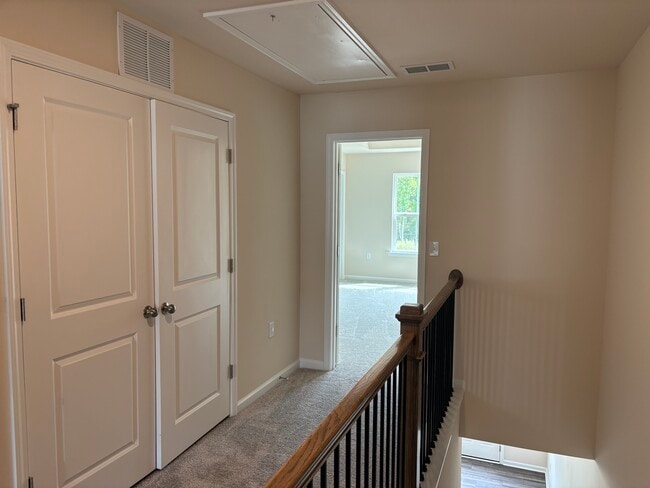 Building Photo - 837 Falls Grove Trl