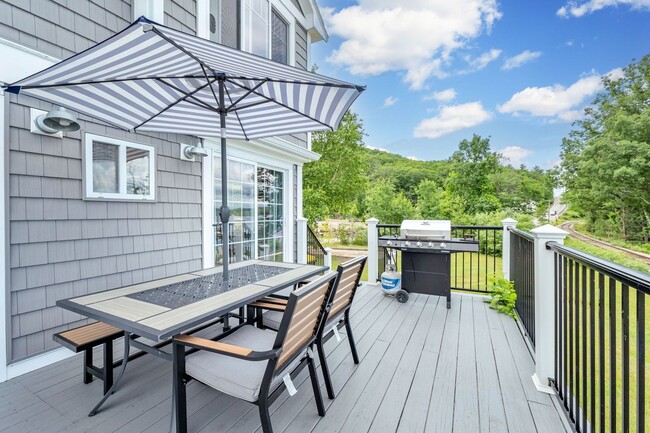 Building Photo - Beautiful Home On Lake Winnipesaukee