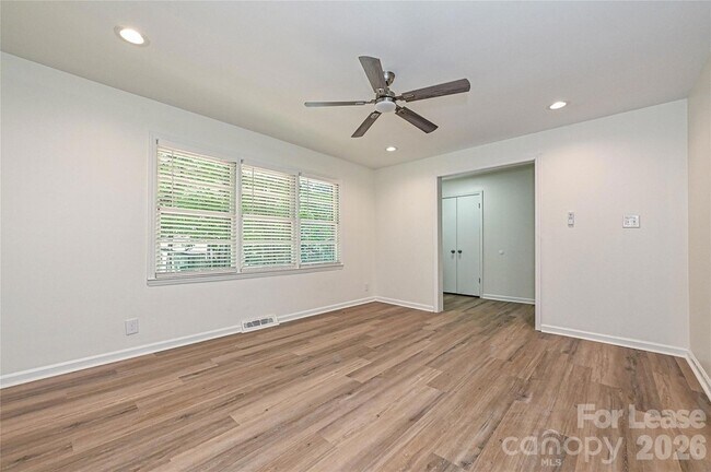 Building Photo - 5121 Farm Pond Ln