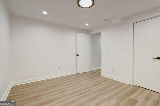 Building Photo - 3202 Kingsdale Dr SW