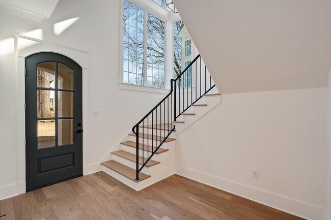 Building Photo - 1117 E Irvin Dr