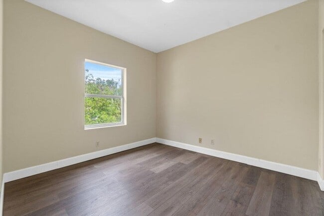 Building Photo - 809 Talia Cir