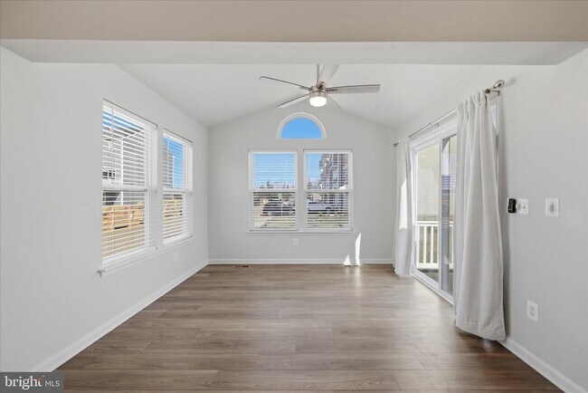 Building Photo - 148 Huntwell W Ave