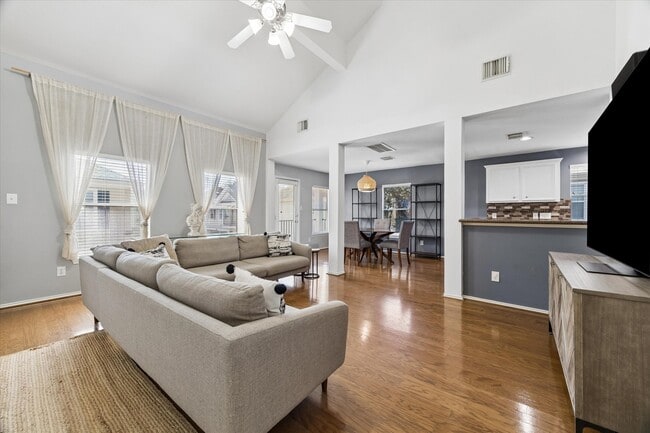 Building Photo - 1421 W 26th St