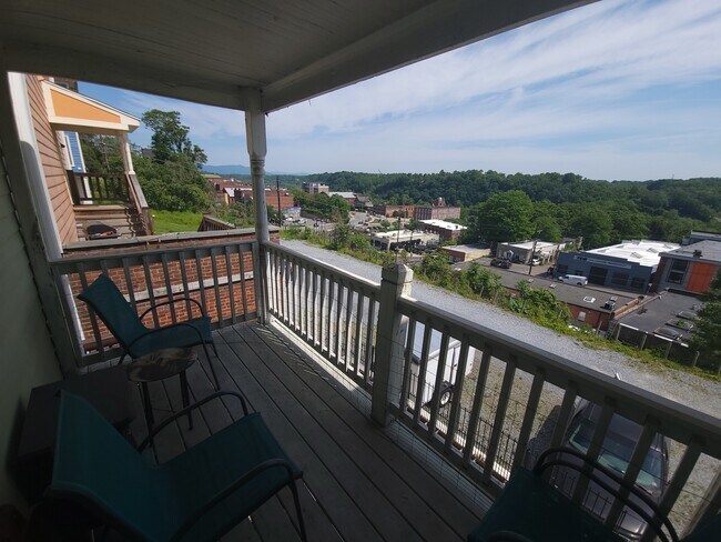 Building Photo - 1418 Church St