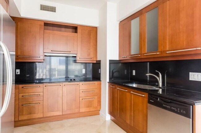 Building Photo - 333 Las Olas Way