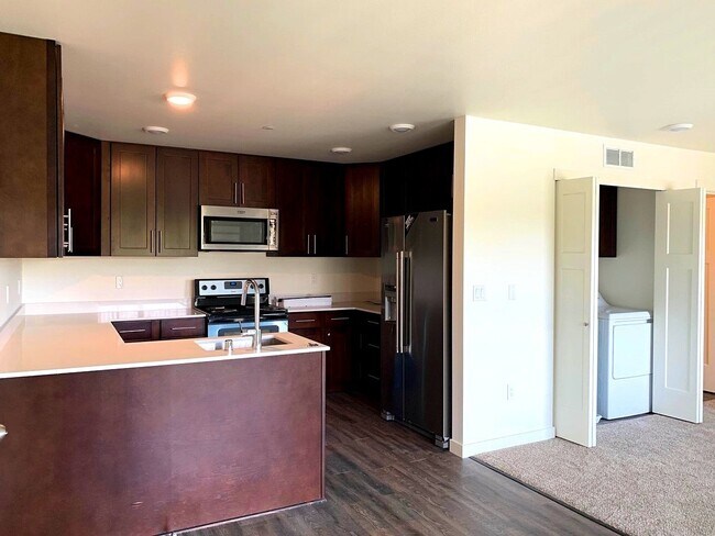 Primary Photo - The Lake Apartments