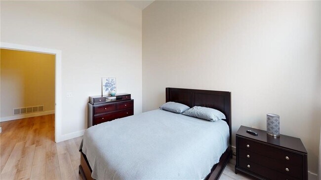 Building Photo - 155 W Main St