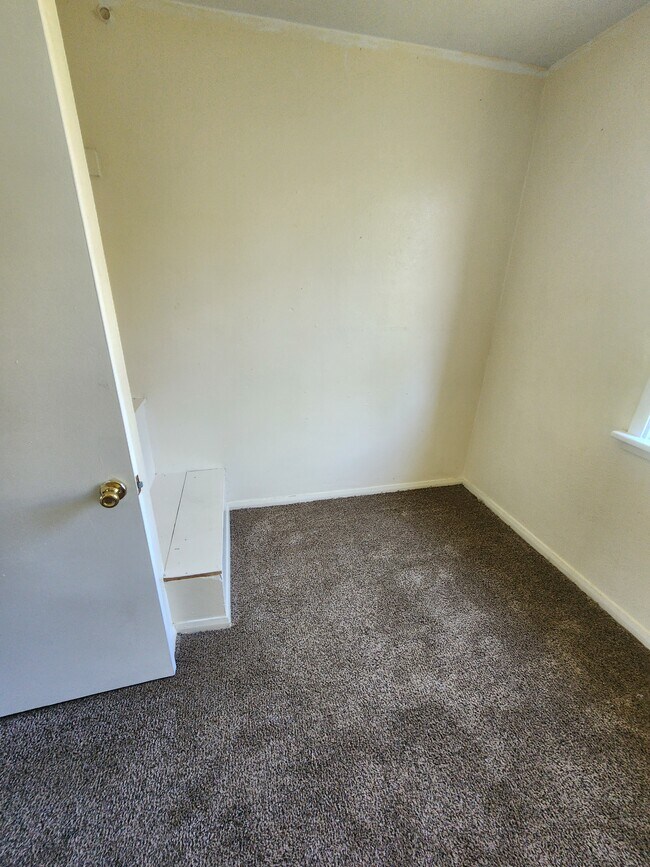 Building Photo - 1417 NW Carden Ave