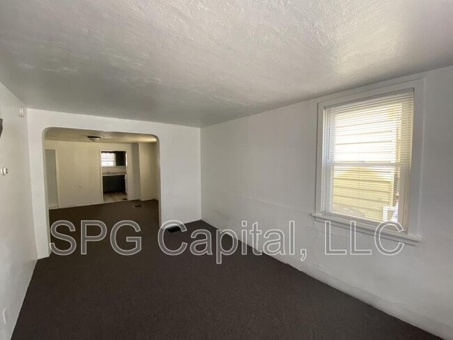 Building Photo - 336 S Second St