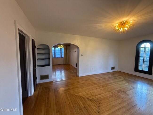 Building Photo - 152 E State St