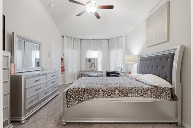 Building Photo - Move in June 2026! Beautiful 4 bd/3.5 bath near Randolph AFB!