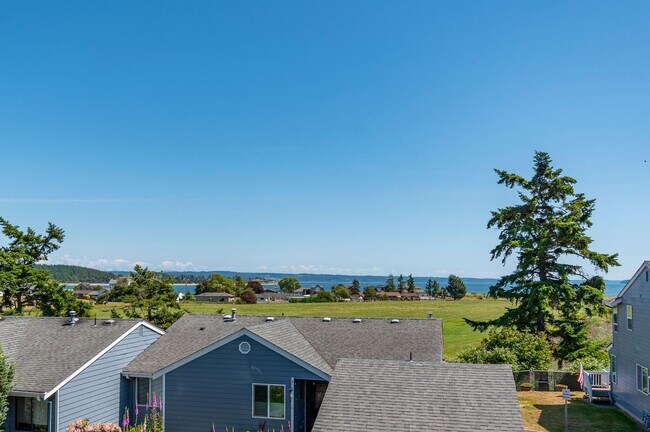 Building Photo - 3 Bedroom 2.5 Bath Waterview Townhome