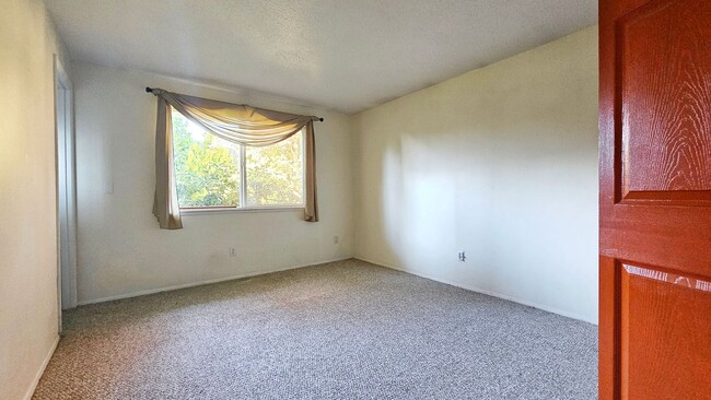 Building Photo - Charming 4 Bed 2 Bath Rambler with Office/Den in Benson Hilll, Renton WA.