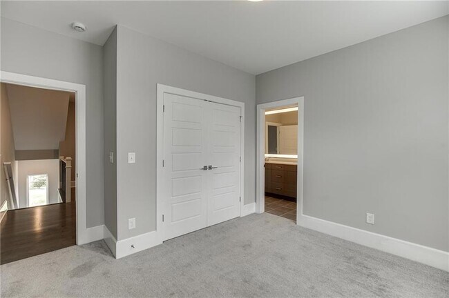 Building Photo - 456 Parkway Dr NE
