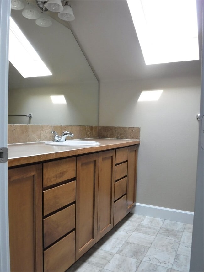 Building Photo - The perfect Eagle home with 3 bed, 3 bath,...