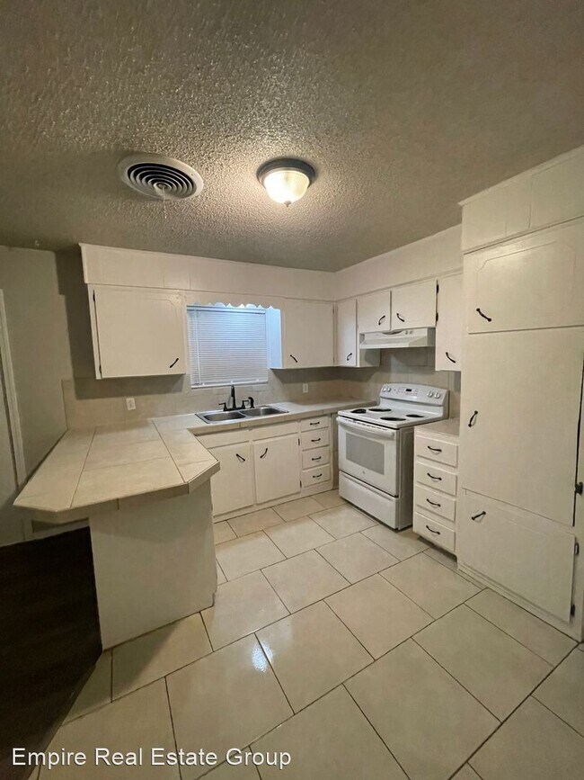 Primary Photo - 3 br, 2 bath House - 302 NAVAJO