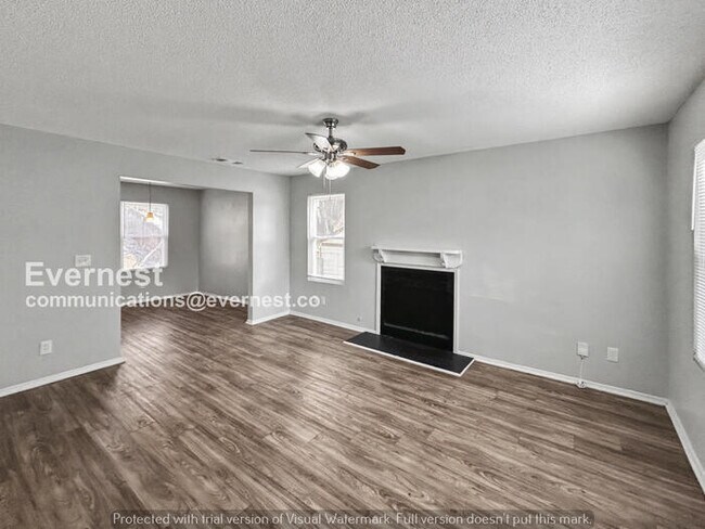 Building Photo - 3 Bed/2.5 Bath Home with Garage / Pet-Friendly / Coming Soon!