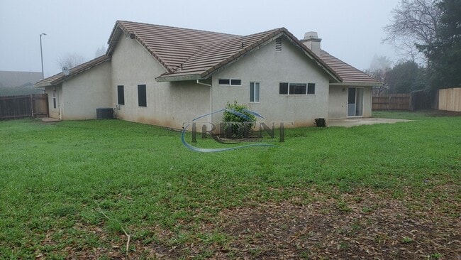 Building Photo - Beautiful Yuba City home on a large lot