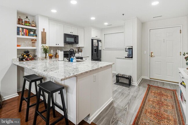 Building Photo - 2 Leverington Ave