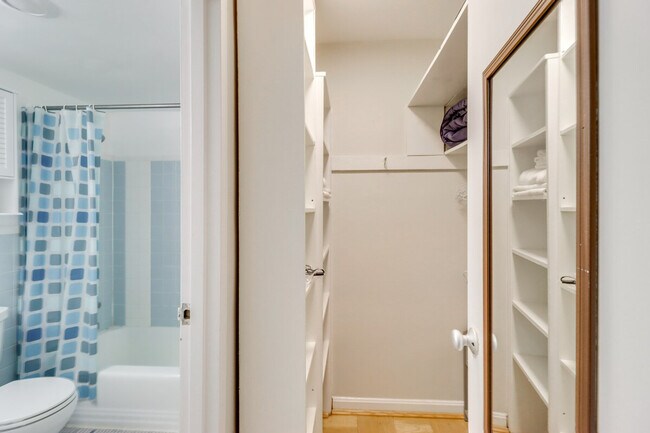 Building Photo - 2710 Macomb St NW