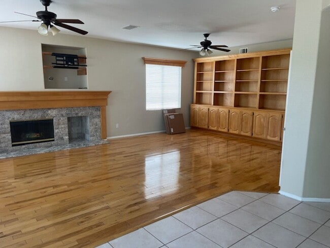 Building Photo - Paloma Del Sol Home