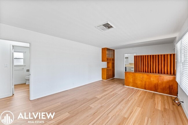 Building Photo - Stylishly Renovated Santa Ana Gem – 4-Bedr...