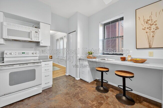 Building Photo - 5559 Pershing Ave