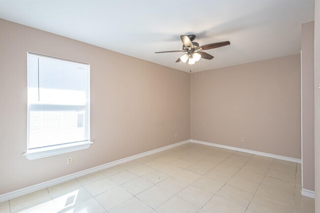Building Photo - 227 Malaga Dr