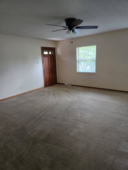 Building Photo - 11617 S Williamsburg Dr