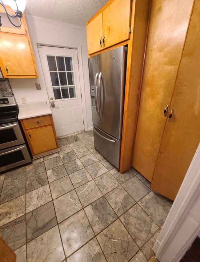 Building Photo - 913 Brookside Dr