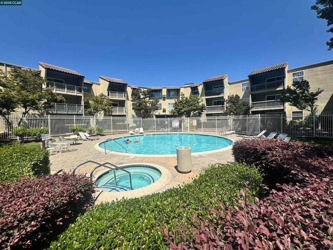 Building Photo - 1085 Murrieta Blvd