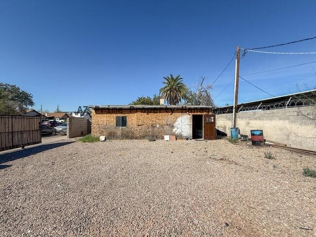 Building Photo - 902 N 15th Ave